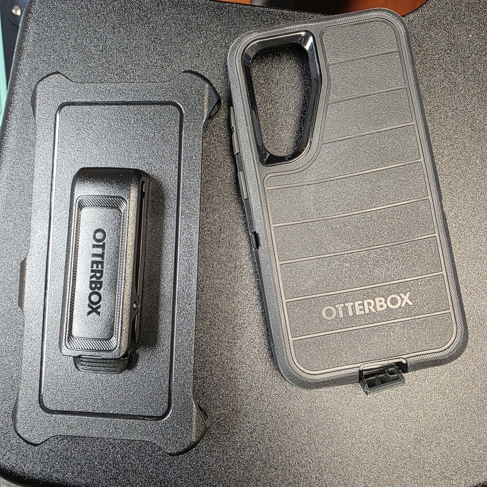 OtterBox Black Samsung S24 Case with Belt Clip